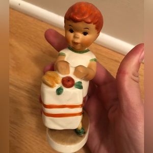 Goebel Beach Babies “Let’s Eat” Figurine